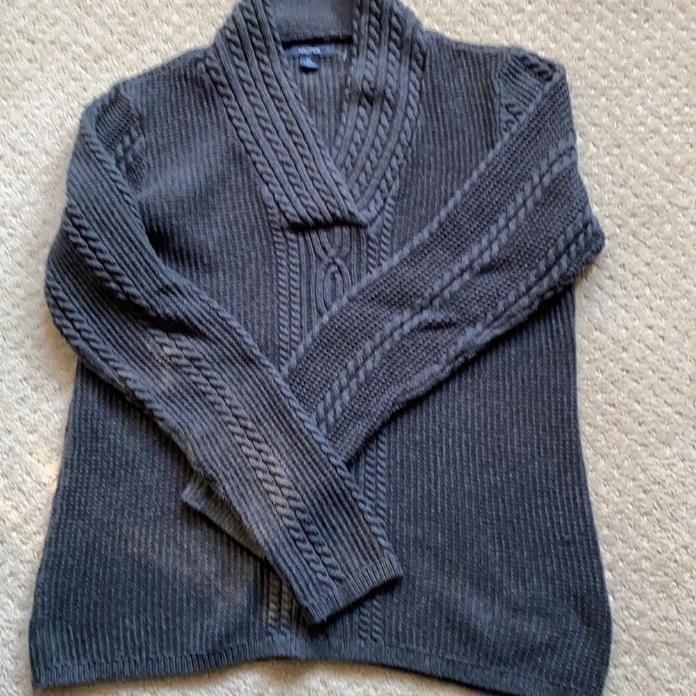 Nautica sweater size XL. Excellent condition. Gray color.
